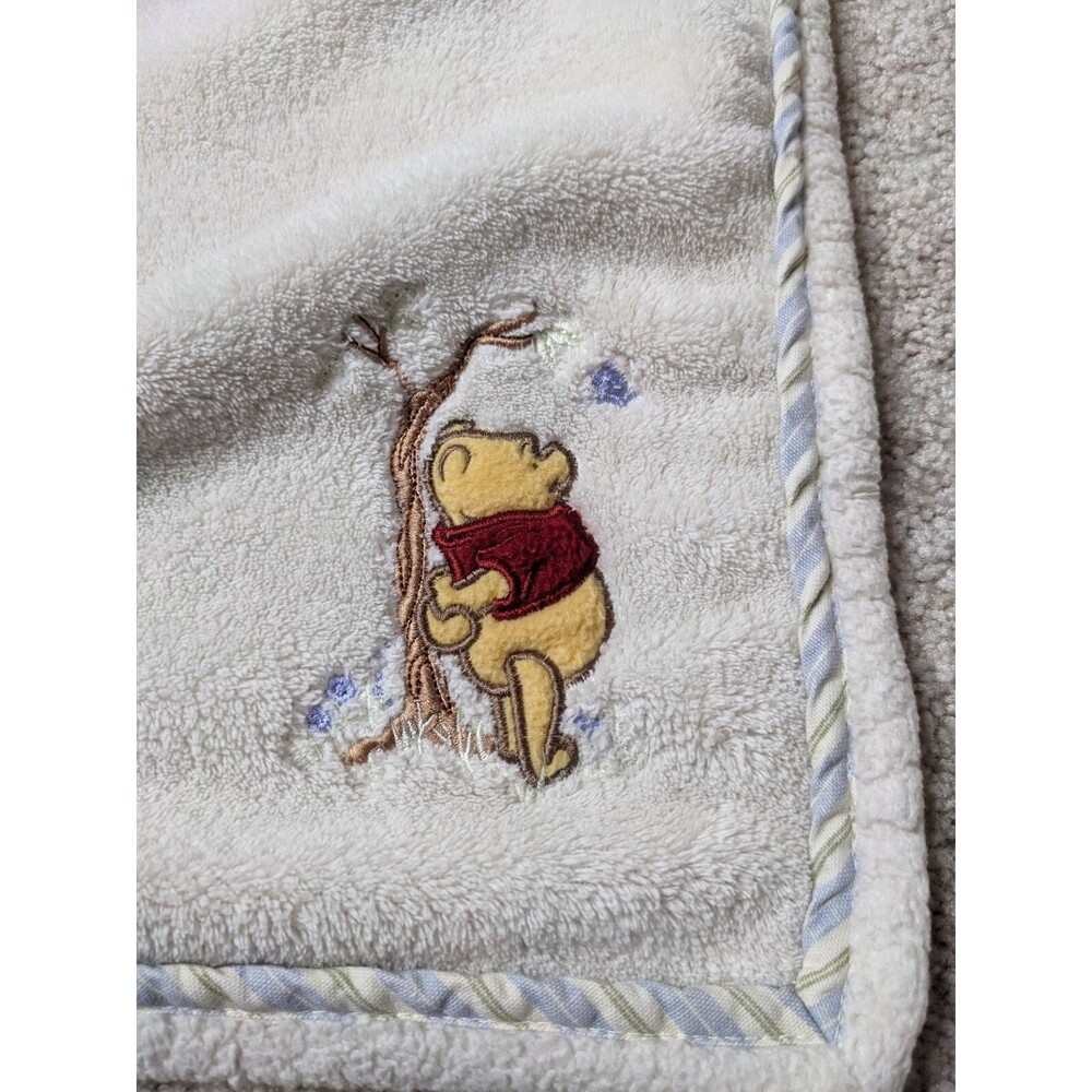 Vintage Winnie The Pooh Kidsline Pooh Leaning on Tree Embroidered Baby Blanket